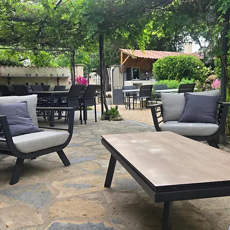 Domaine A L'aise - Piscine Chauffee 4* Plaissan