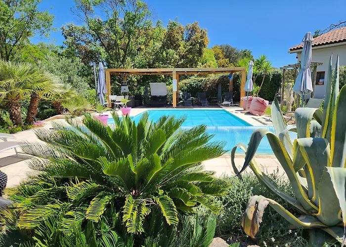 Bed & Breakfast Domaine à L'aise - Piscine Chauffée Plaissan