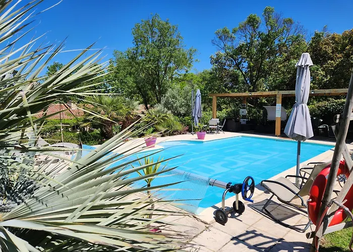 Domaine à L'aise - Piscine Chauffée 4* Plaissan