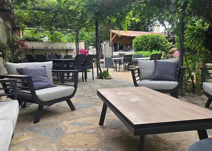 Domaine à L'aise - Piscine Chauffée 4* Plaissan
