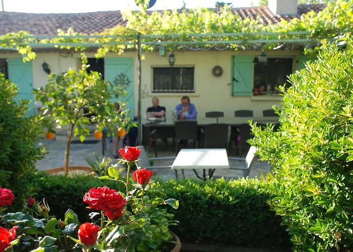 Domaine à L'aise - Piscine Chauffée Alojamento de Acomodação e Pequeno-almoço Plaissan