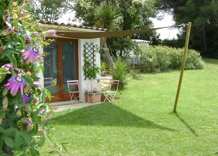 Alojamento de Acomodação e Pequeno-almoço Domaine à L'aise - Piscine Chauffée Plaissan